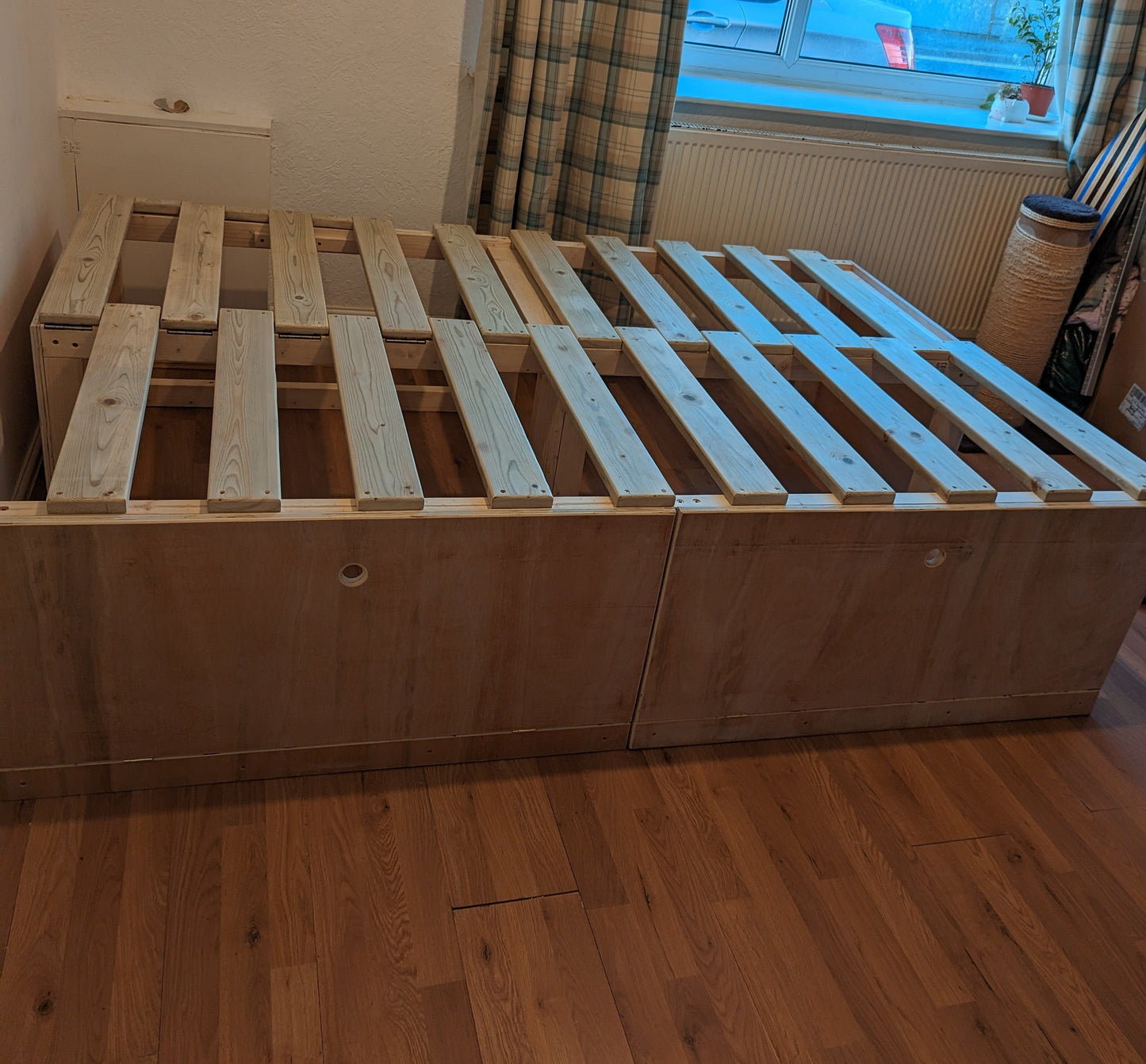 Bespoke Removable 2 Seperate Section Pull Out Bed (Changes From Bench, To Corner Sofa, To a Bed)